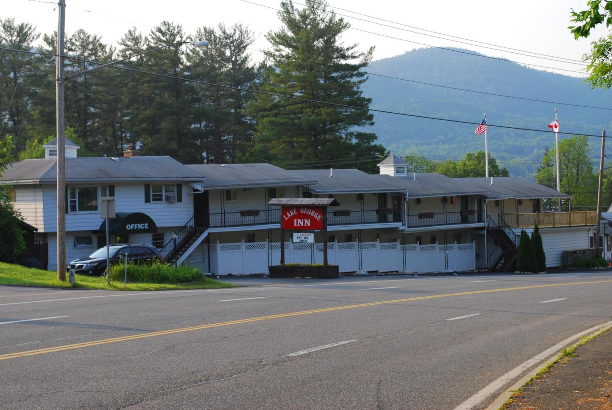 The Lake George Inn Exteriör bild